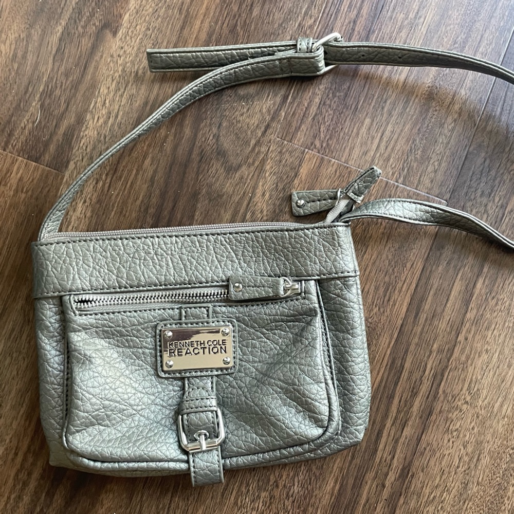 kenneth cole reaction silver cross body bag